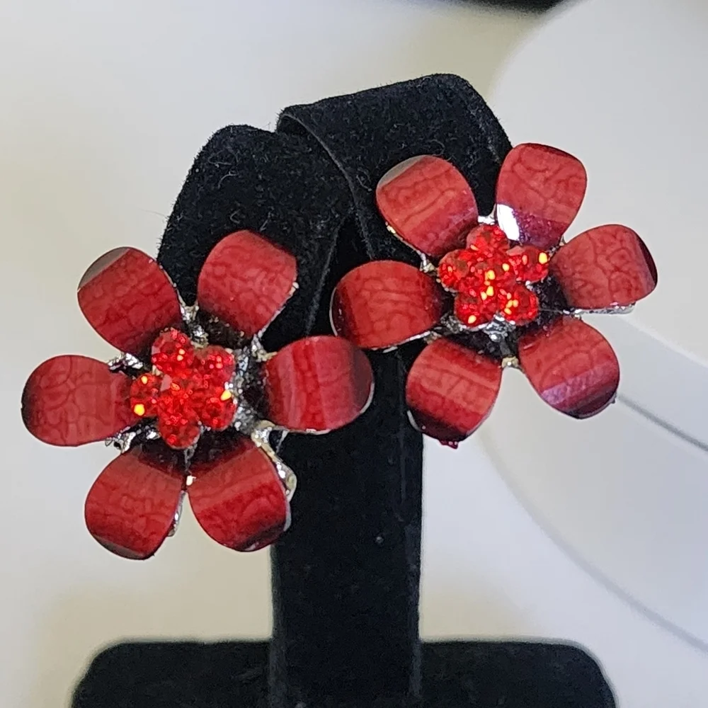 Red Glass and Crystal Flower Pendant Necklace and Matching Flower Earrings Set